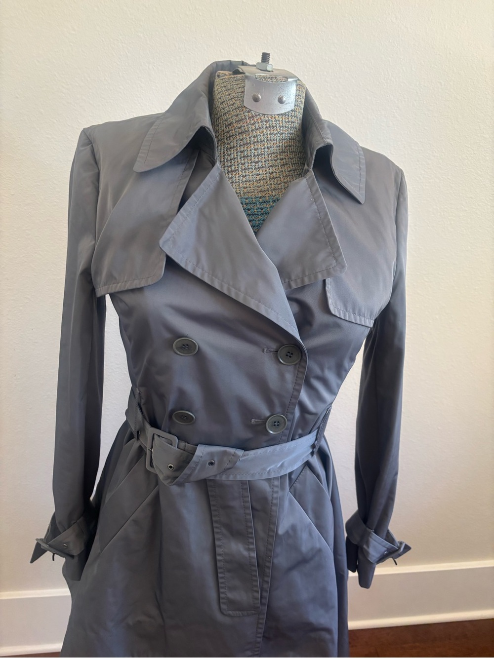 BCBGMaxAzria Gray Long-Sleeve Ruffle-Back Trench Coat - Picture 3 of 7